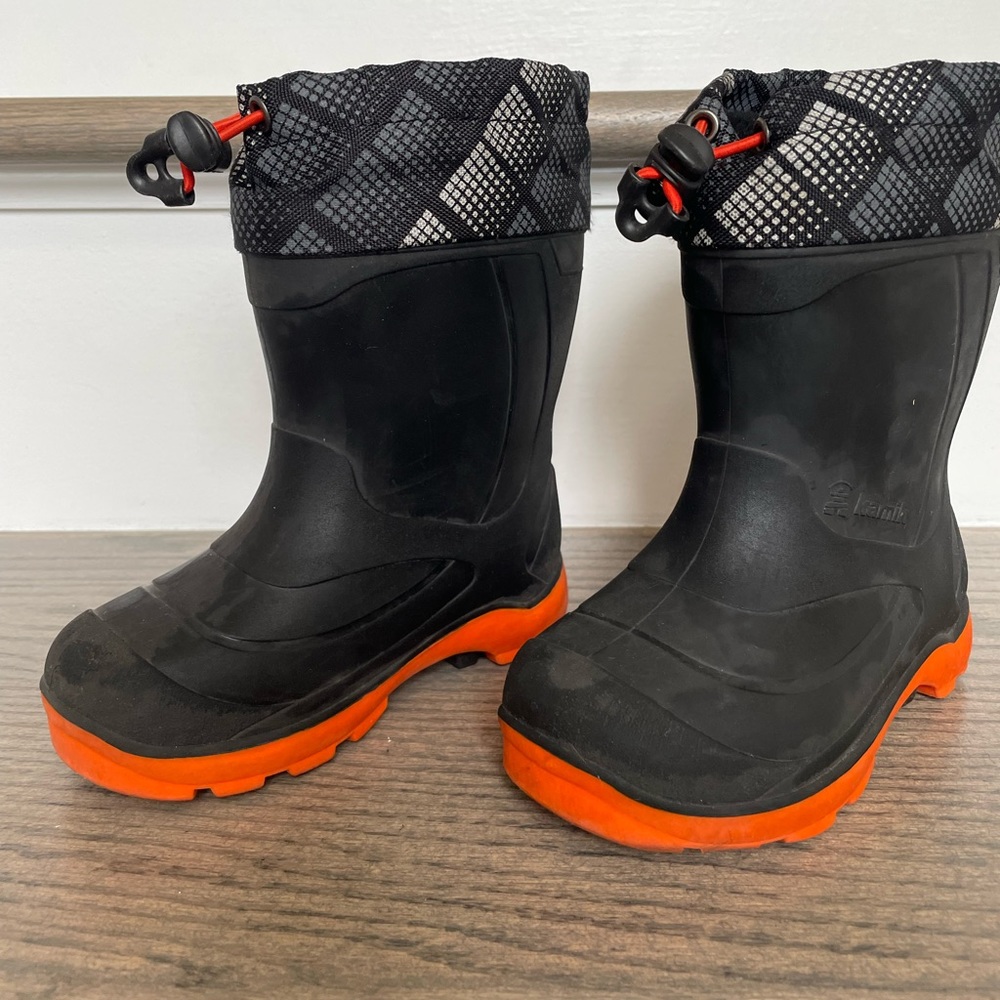 Kamik waterproof snow boots little kid SZ 8